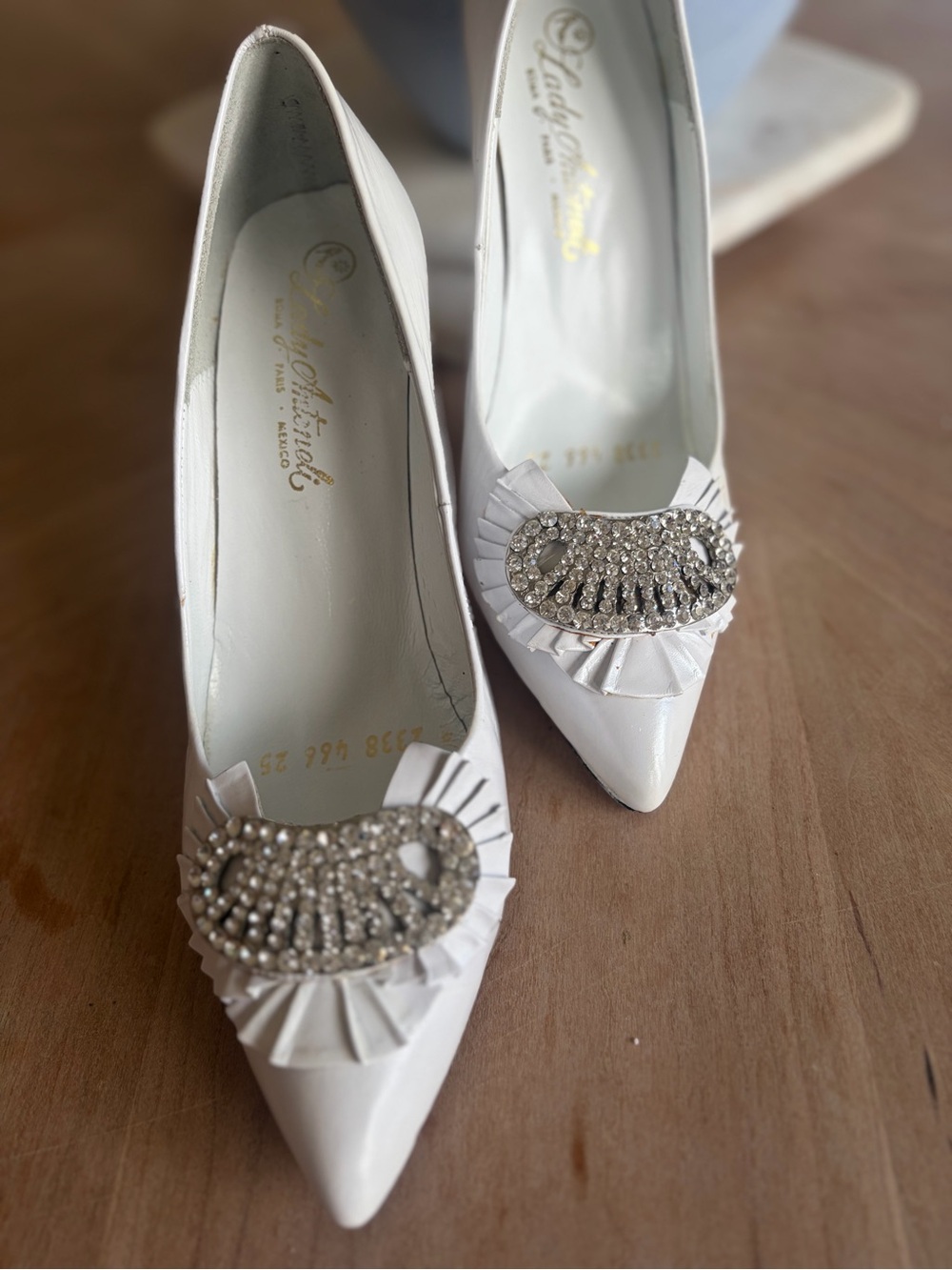 Vintage Lady Antoneli White Pointed Toe Embellished Women’s Heels Size 8